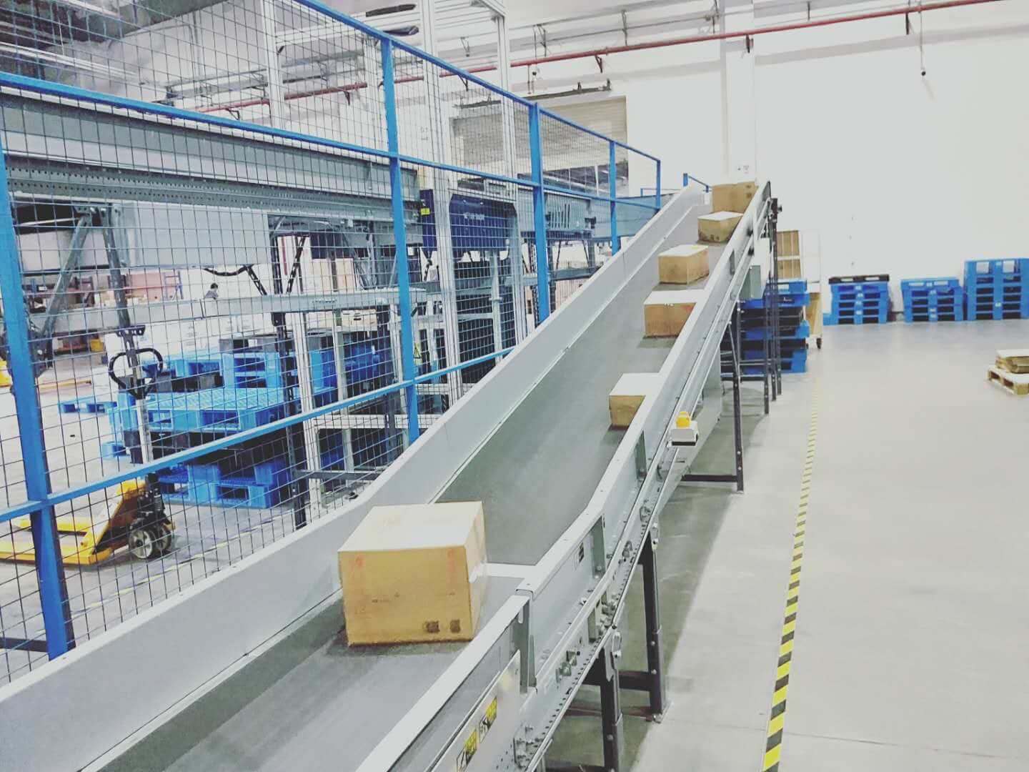 Inclined belt conveyorDetails3